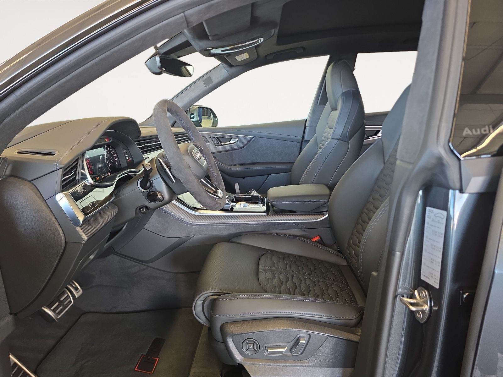 Audi - RS Q8_9