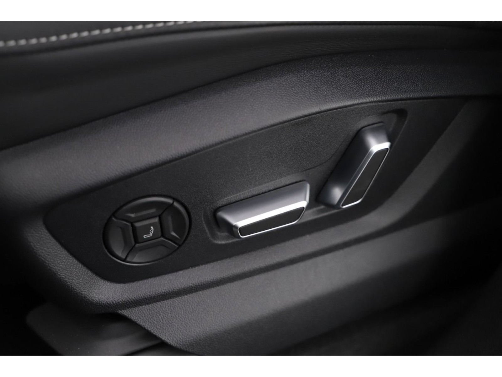 Audi - Q8_8 Audi - Q8_8