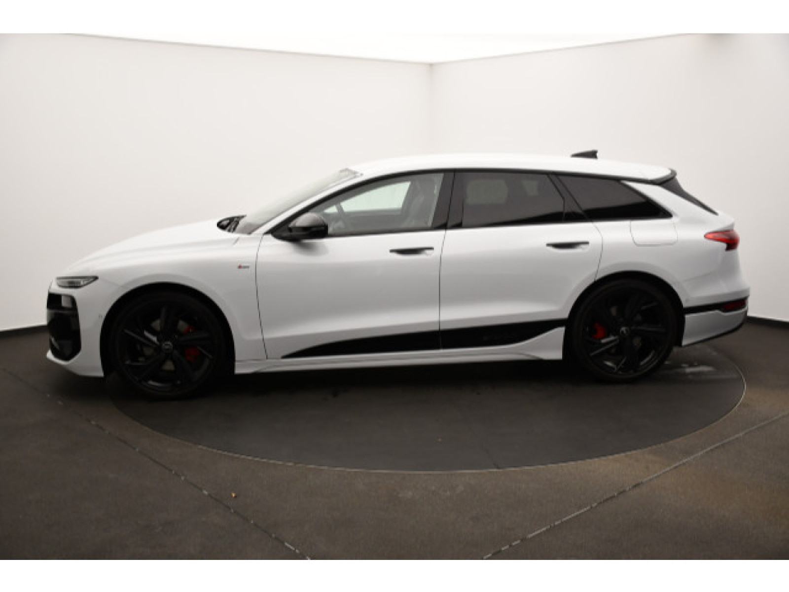 Audi - A6 Avant e-tron_19