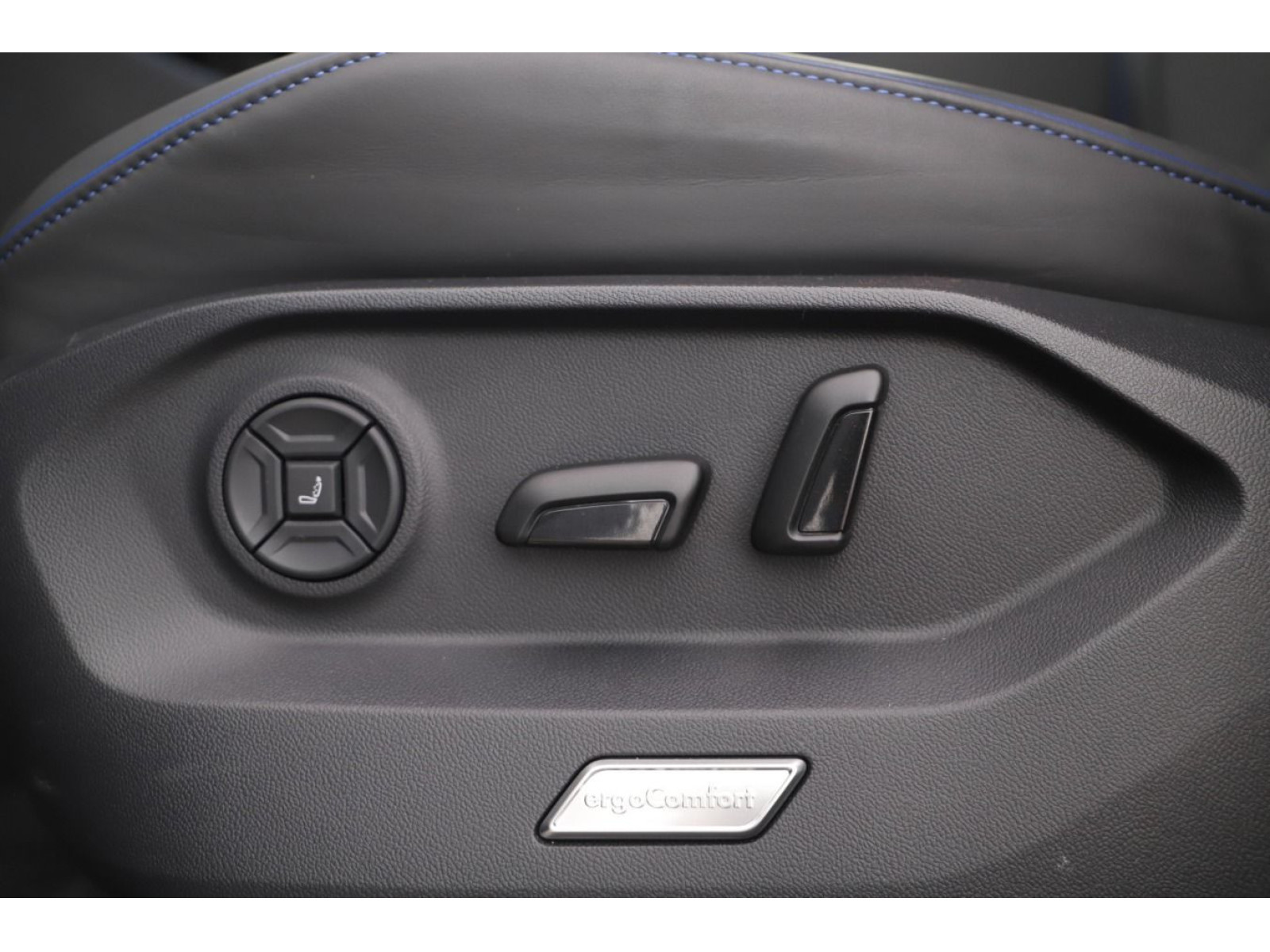 Volkswagen - Touareg_12