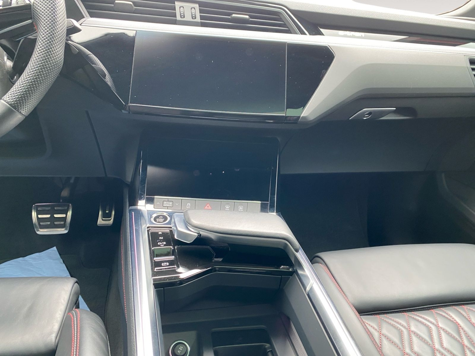 Audi - Q8 Sportback e-tron_12
