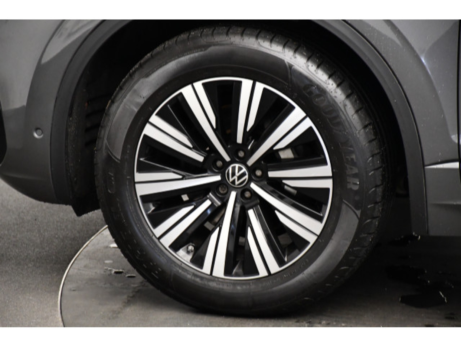 Volkswagen - Touareg_15