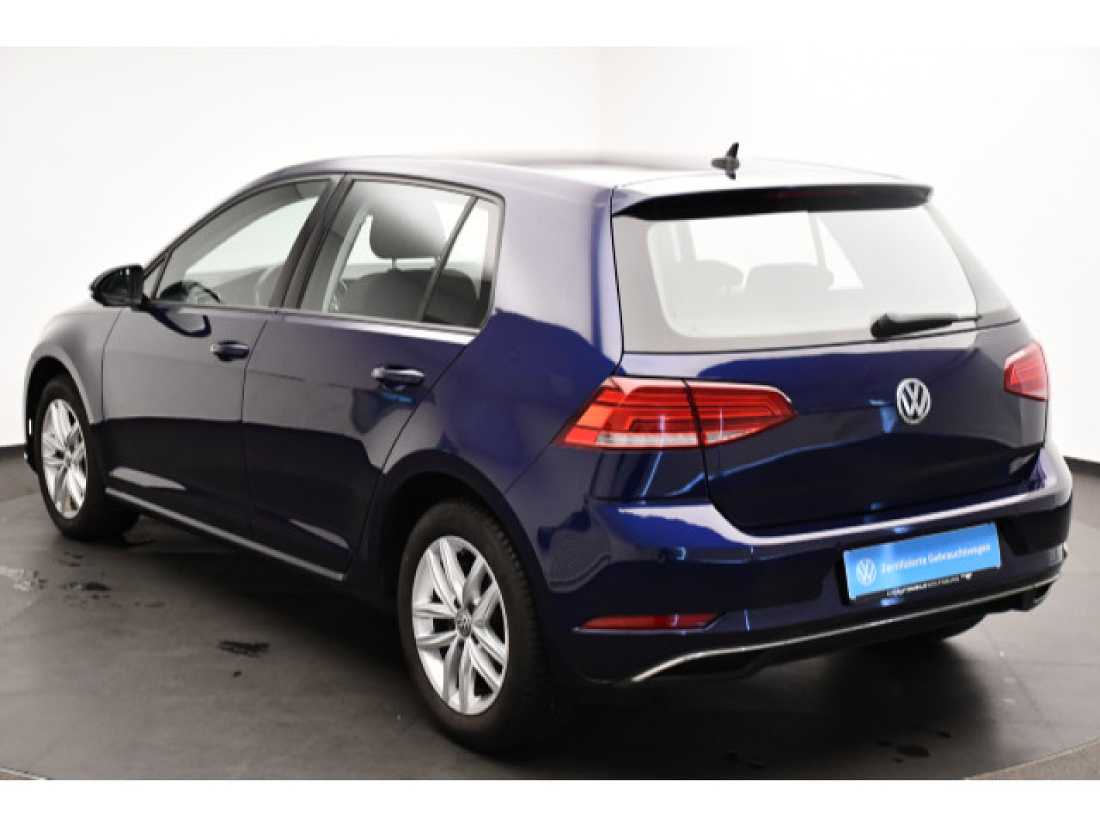 Volkswagen - Golf_13