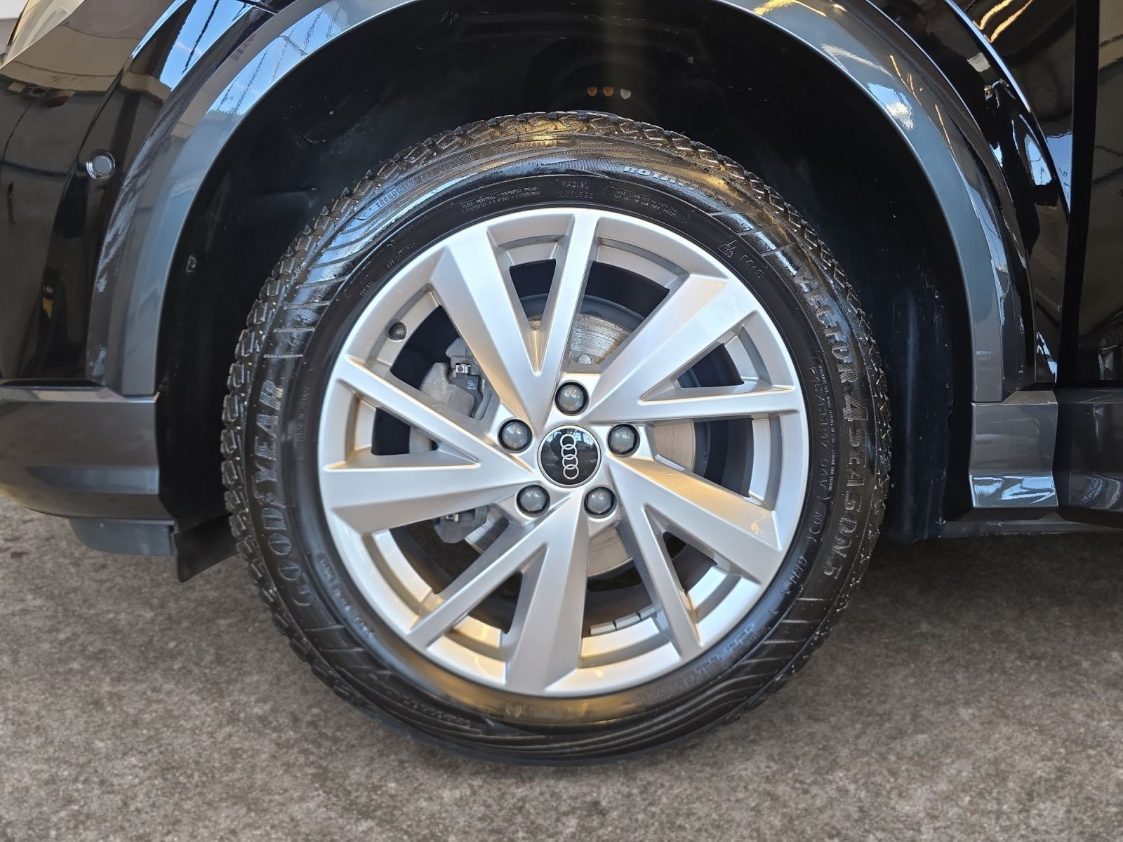 Audi - Q2_15