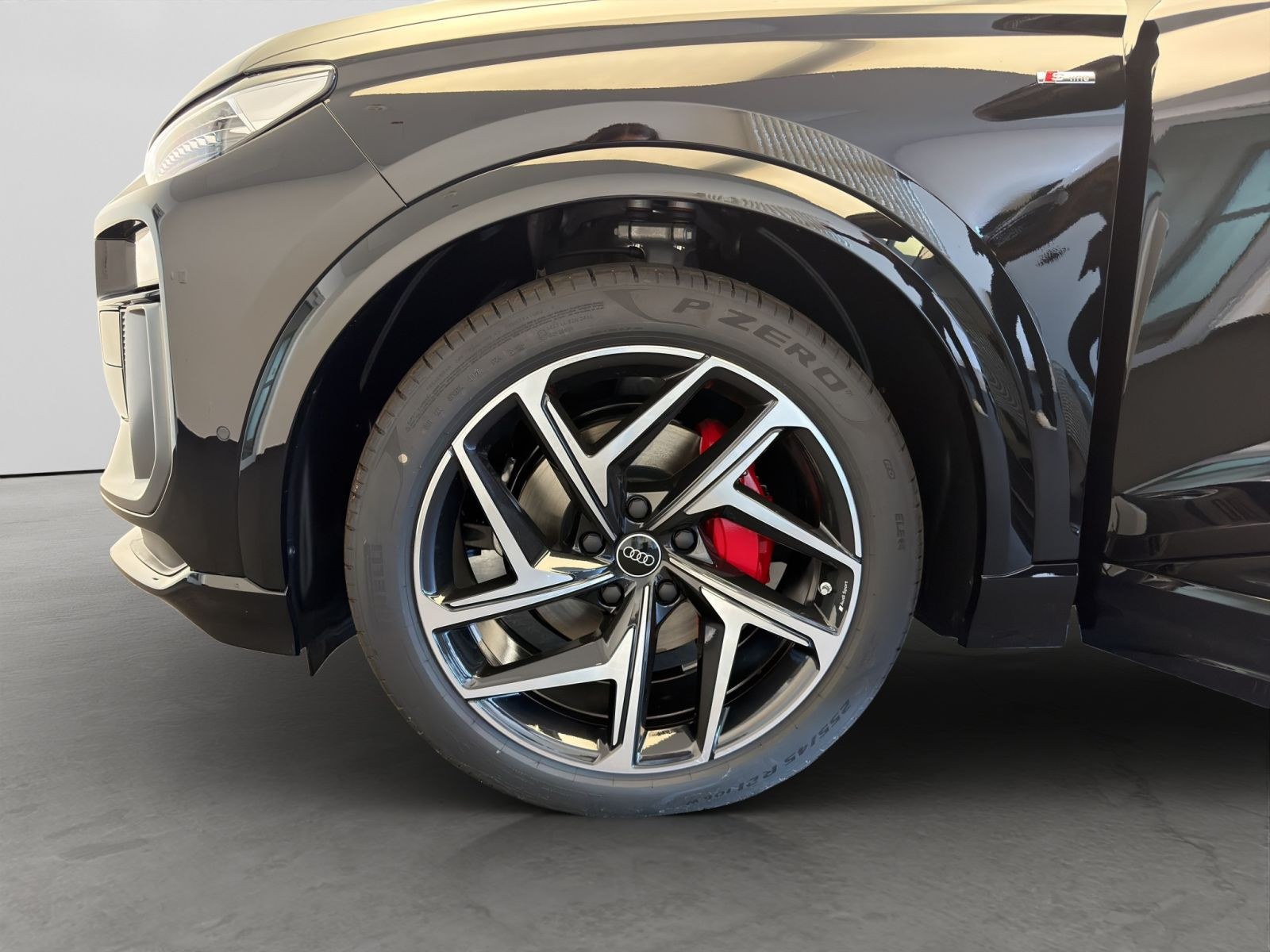 Audi - Q6 e-tron_18