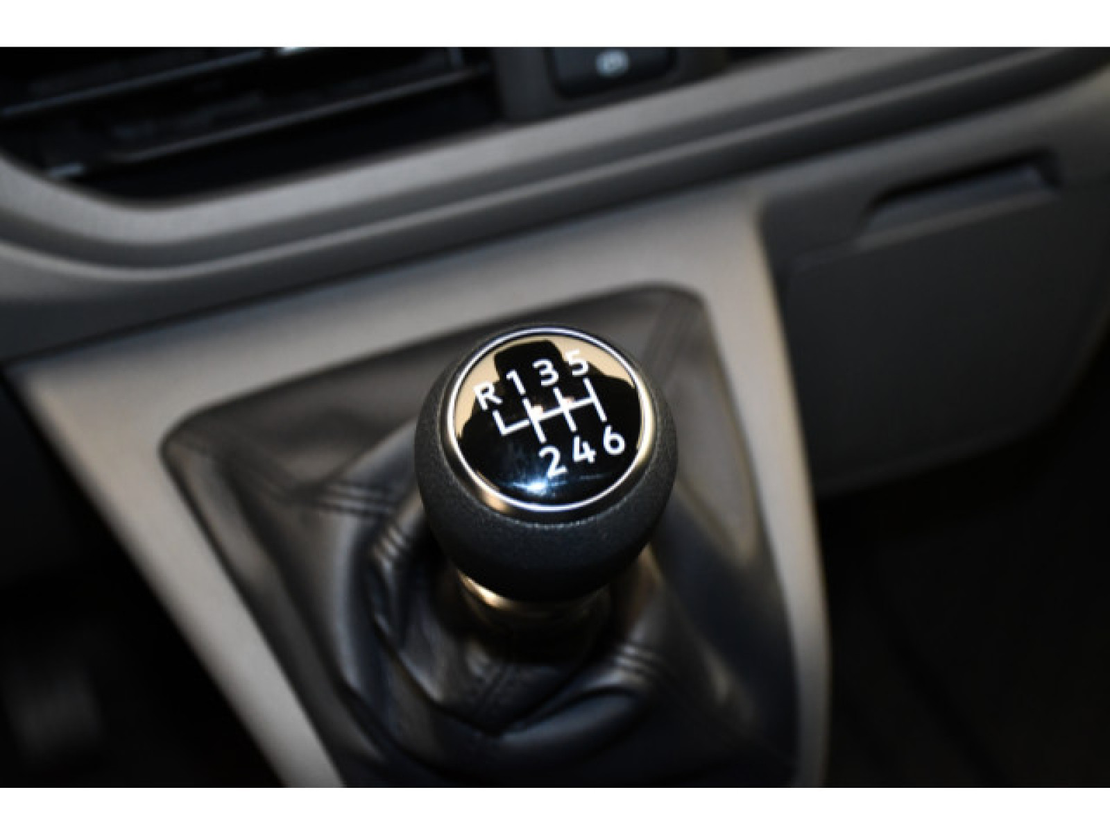 Volkswagen - New Transporter_8