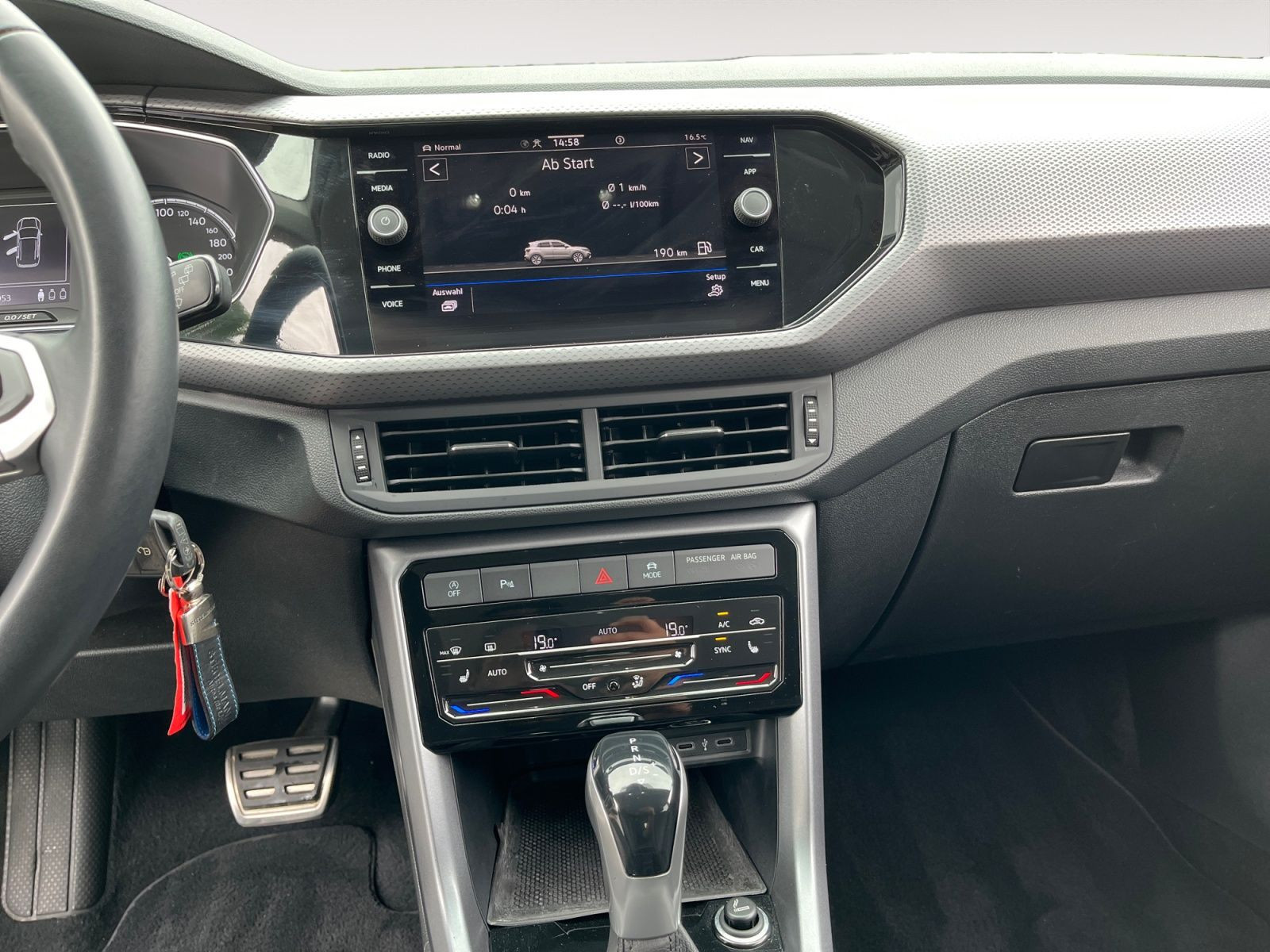Volkswagen - T-Cross_12