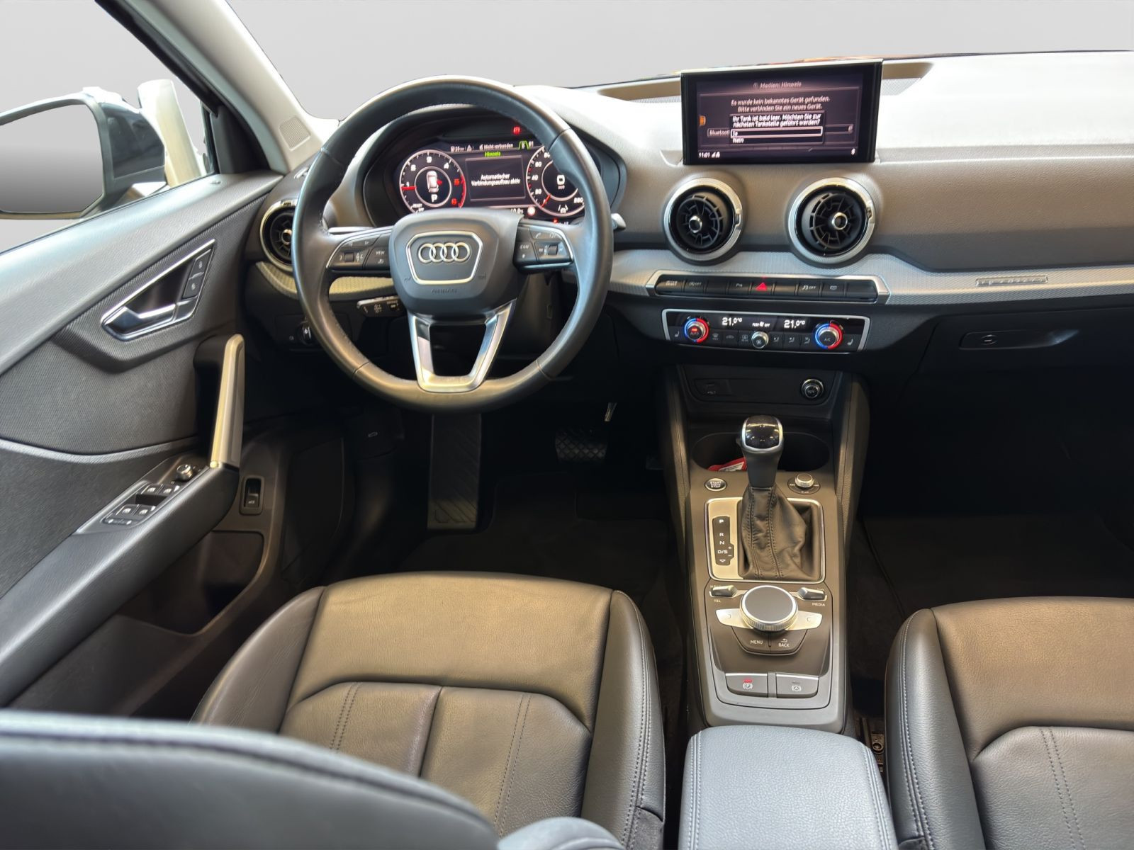 Audi - Q2_23