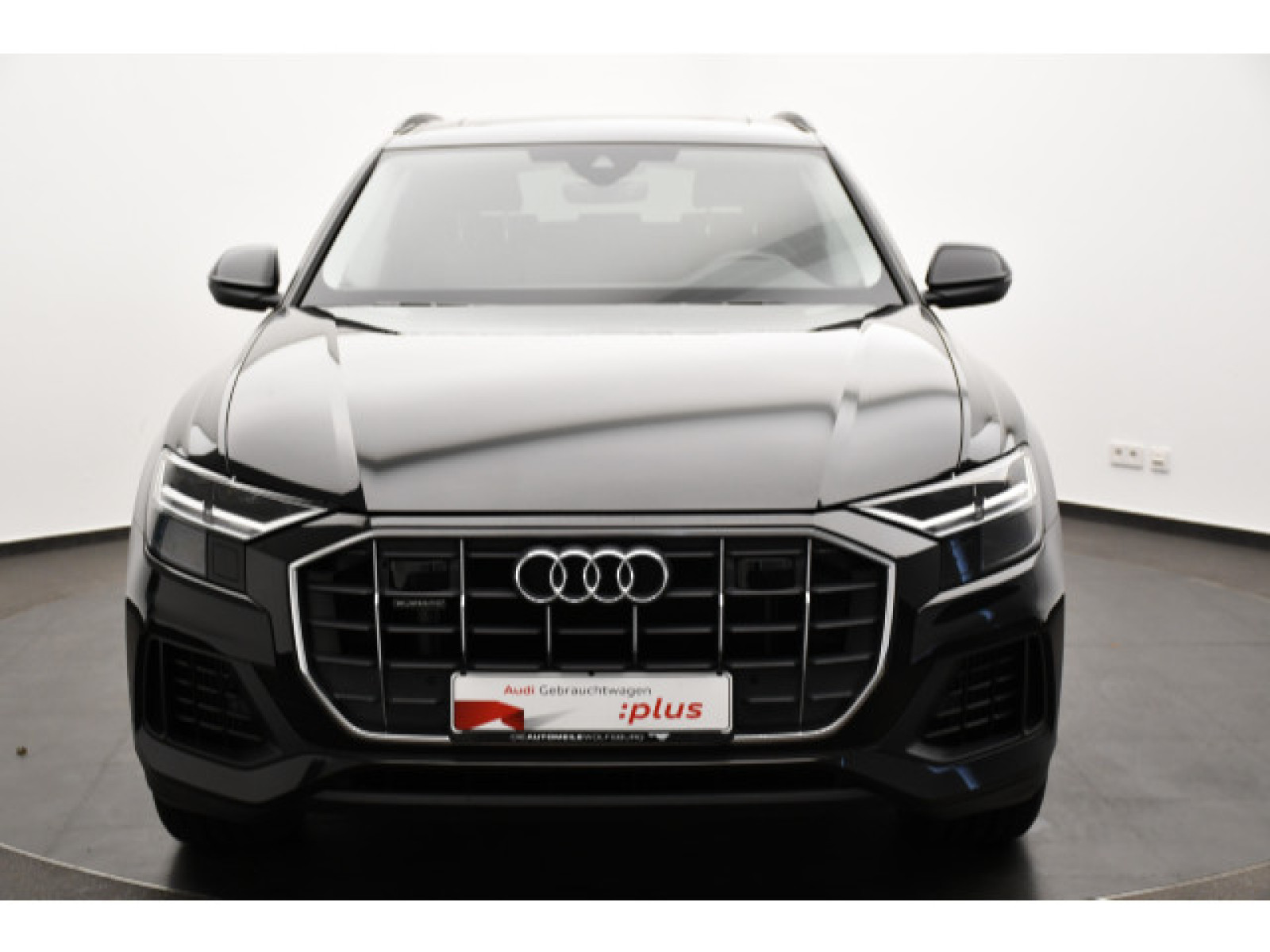Audi - Q8_21