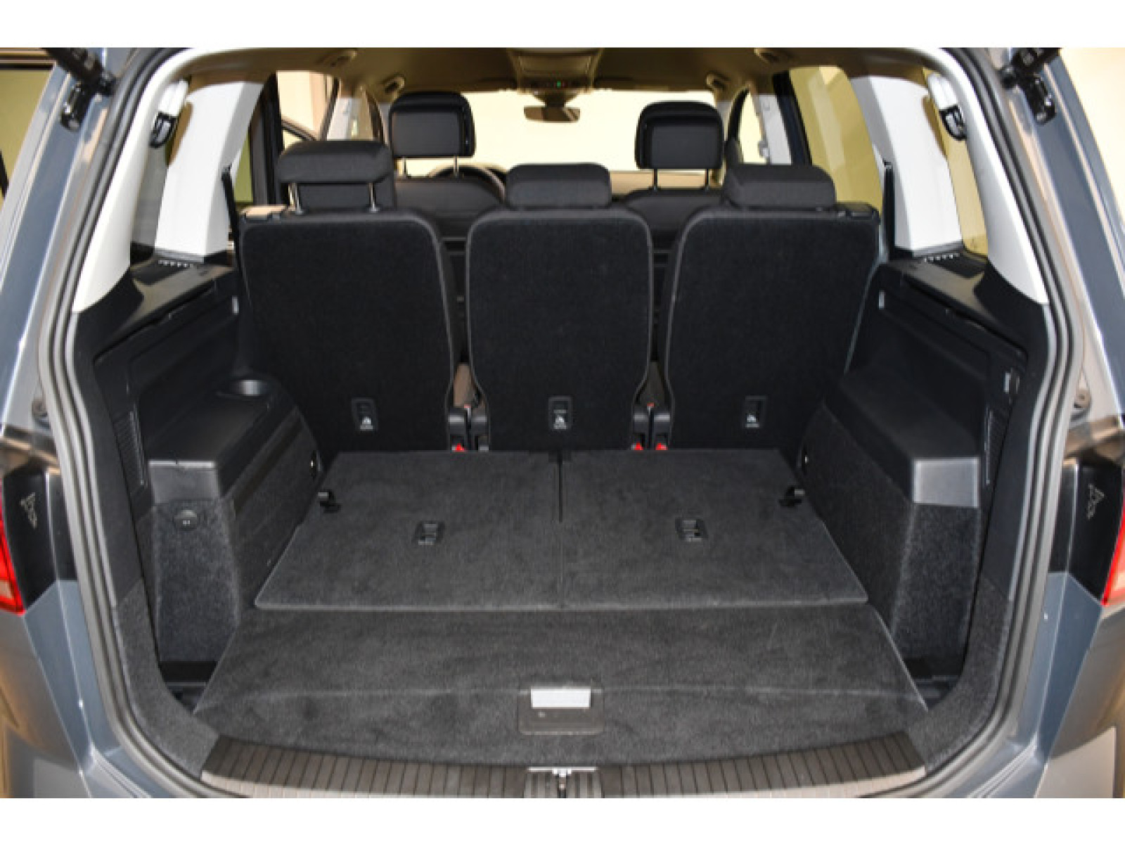 Volkswagen - Touran_11