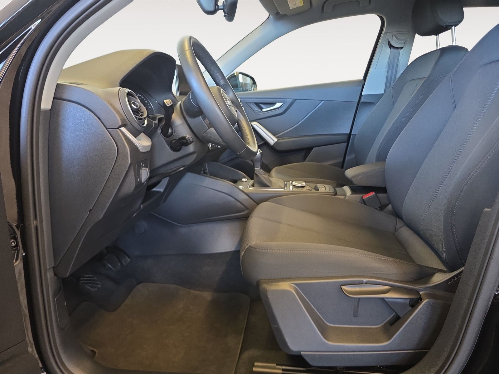 Audi - Q2_10