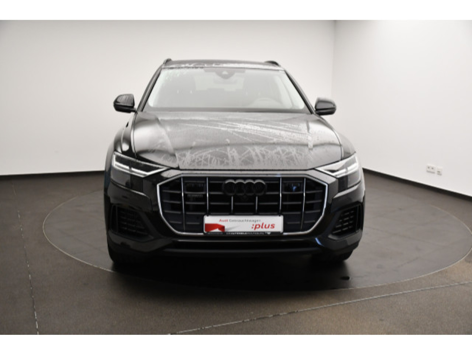 Audi - Q8_20