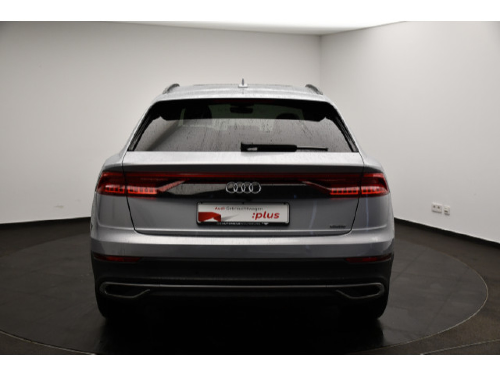 Audi - Q8_21