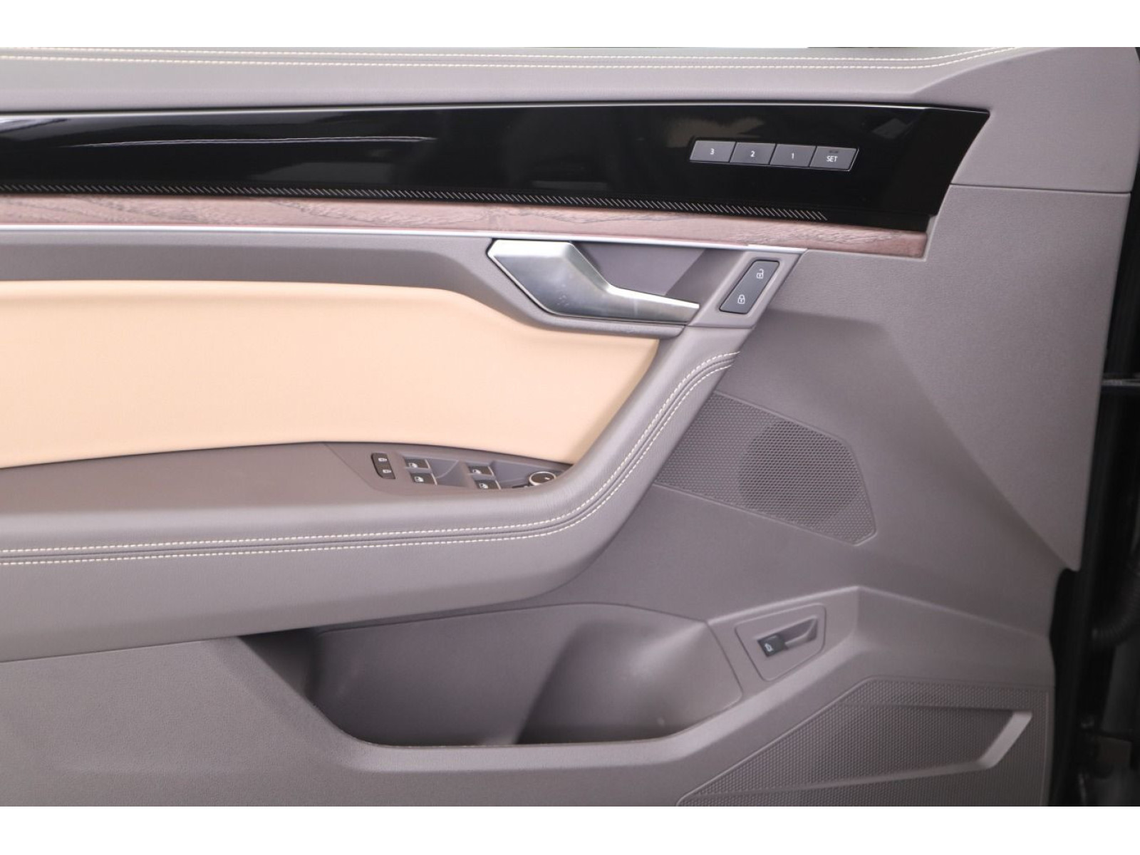 Volkswagen - Touareg_15