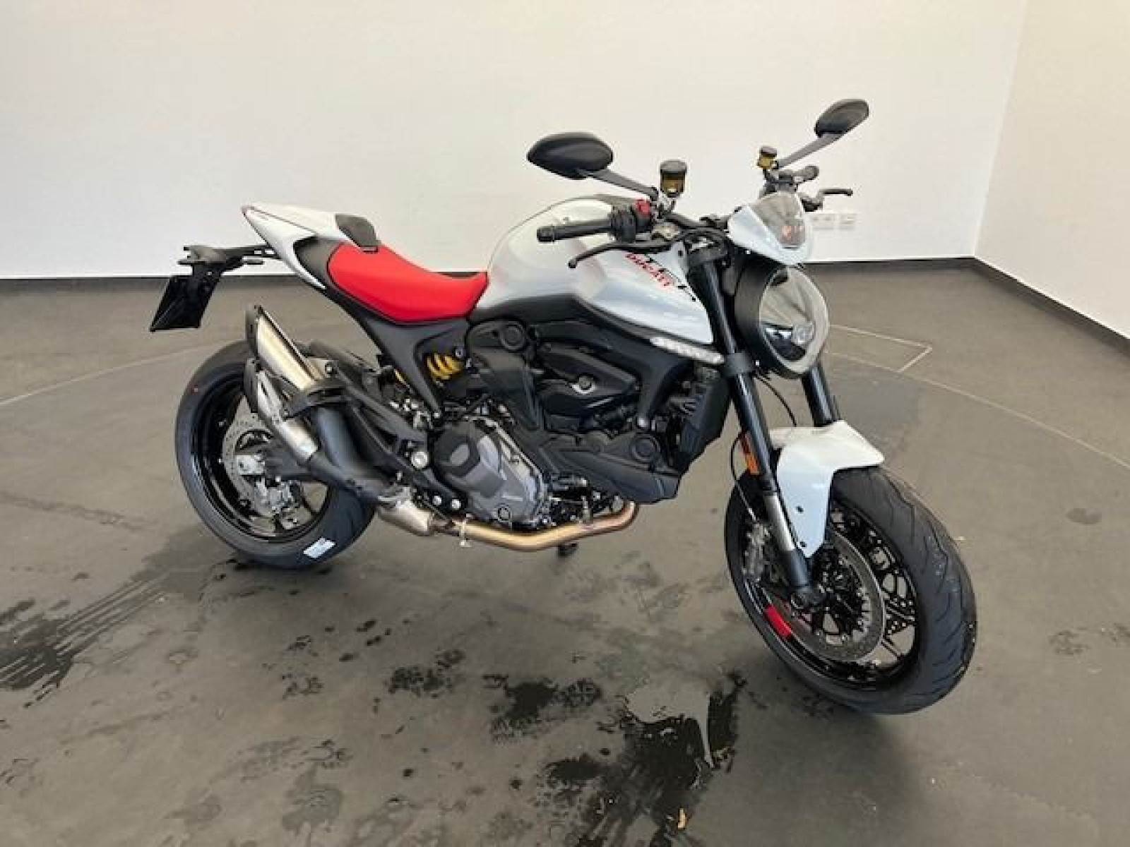 Ducati - Monster +_2