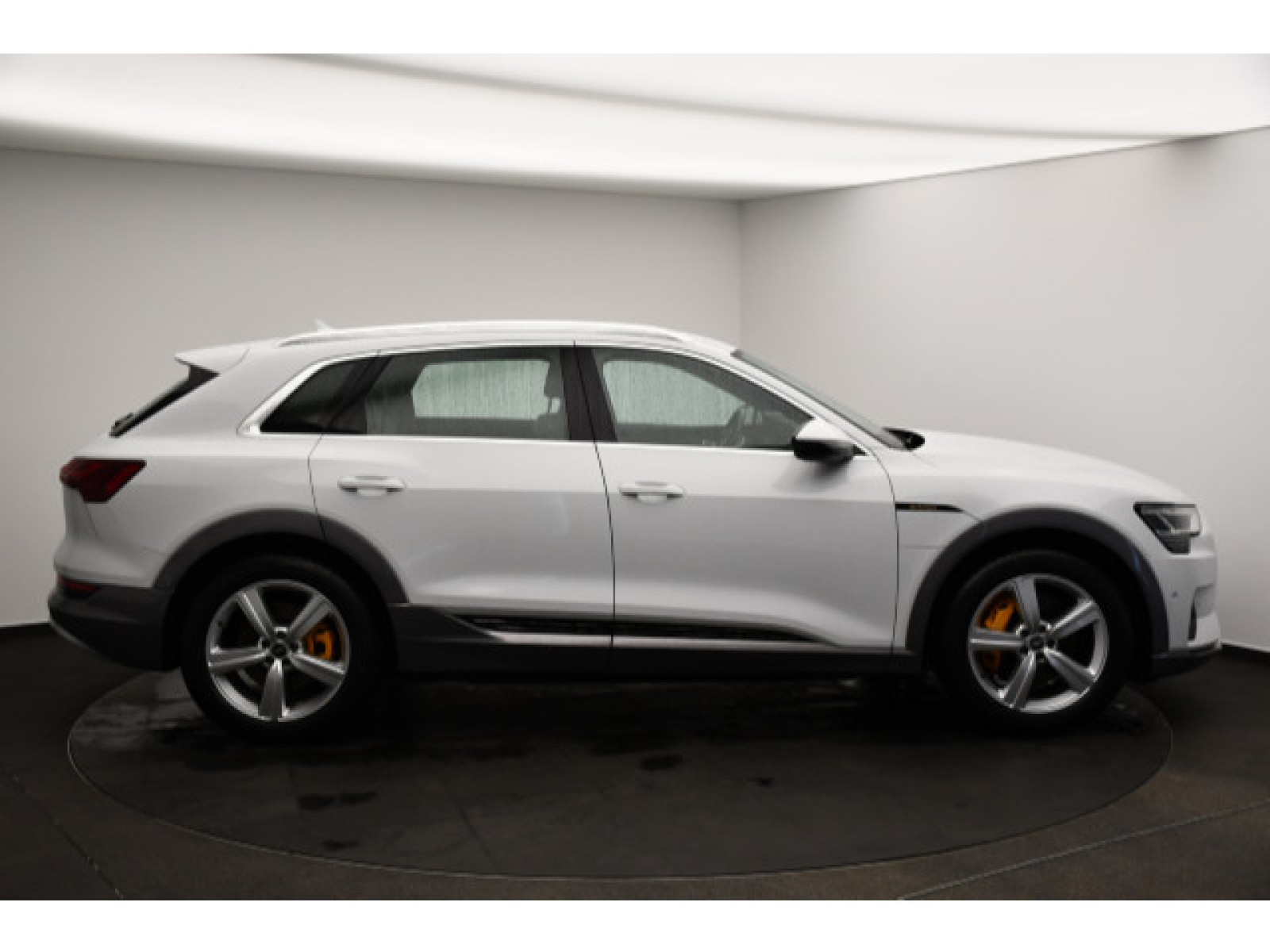 Audi - e-tron_17