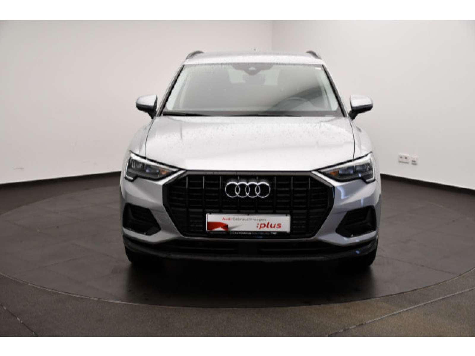 Audi - Q3_18