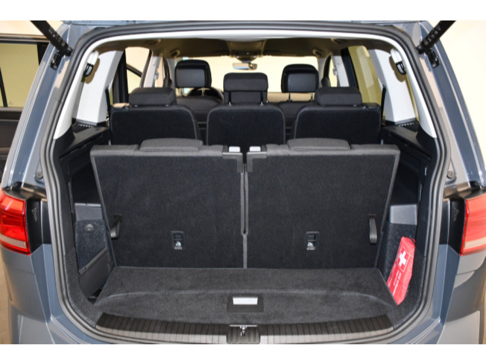 Volkswagen - Touran_10