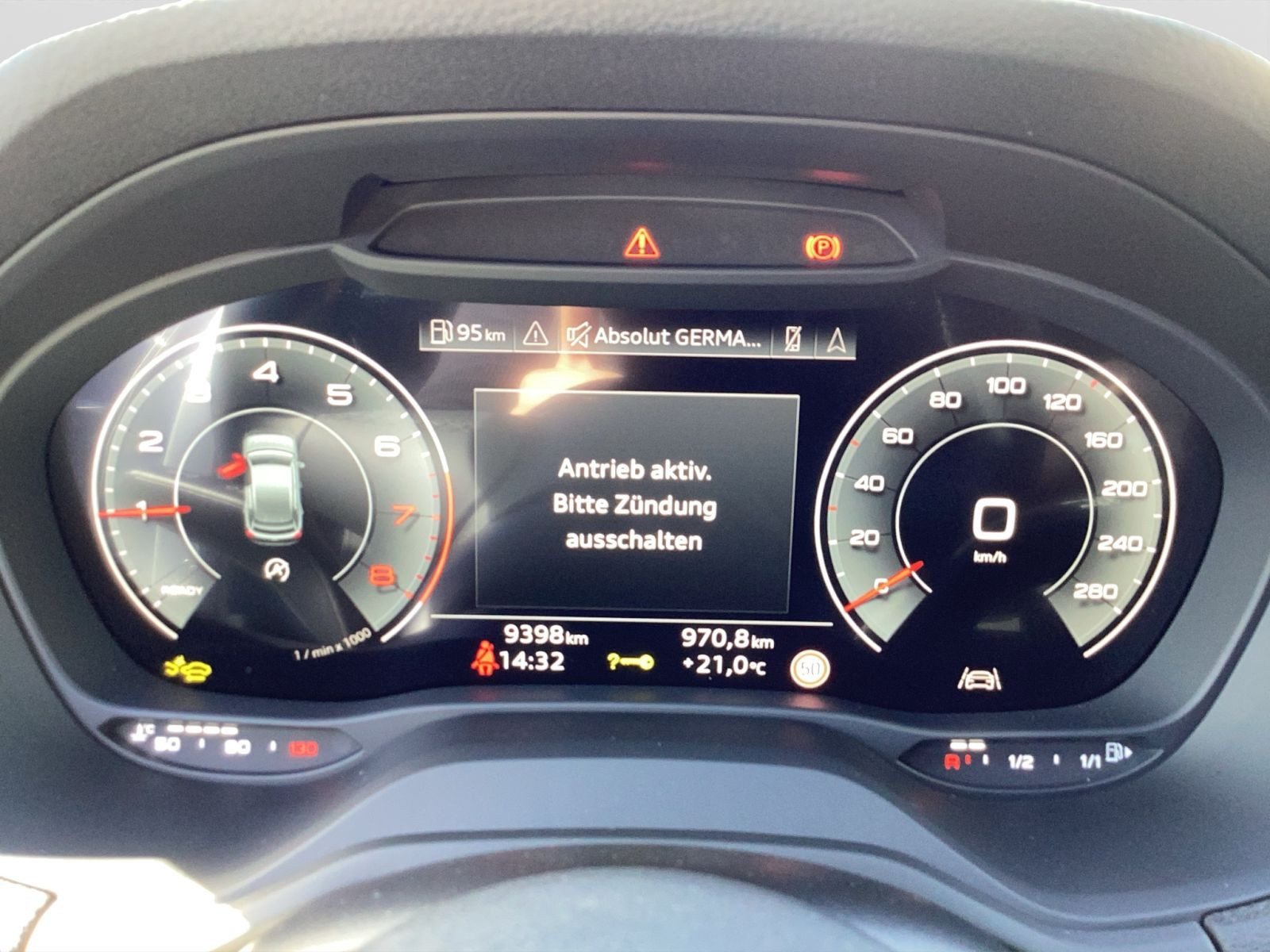 Audi - Q2_10