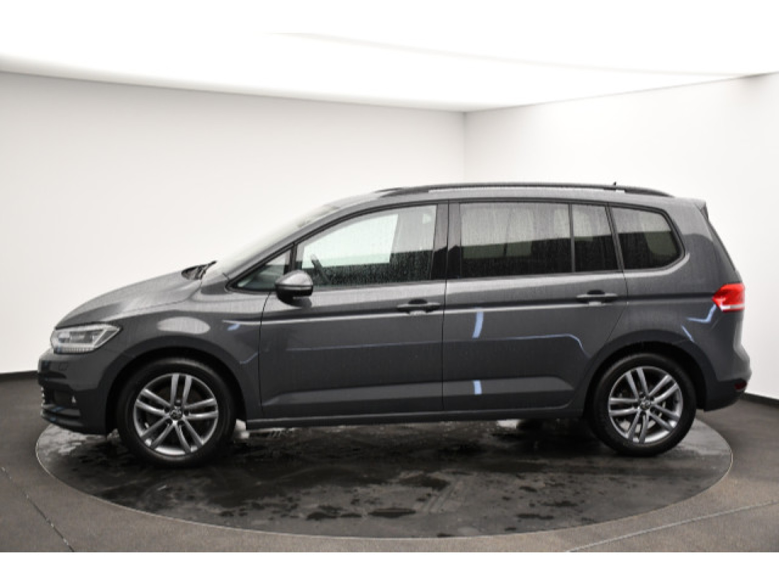 Volkswagen - Touran_16