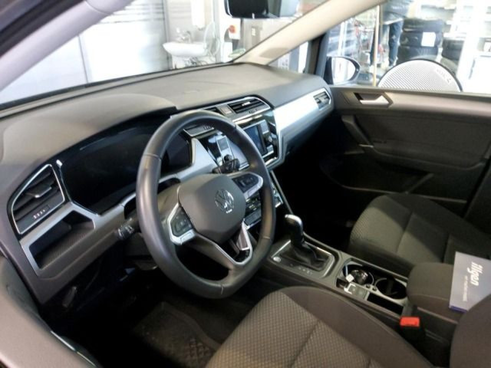 Volkswagen - Touran_3