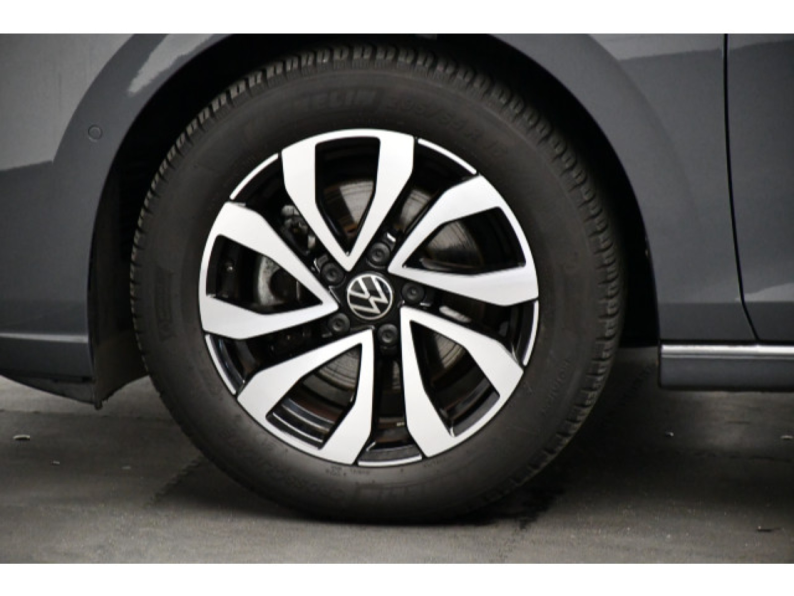 Volkswagen - Golf_11