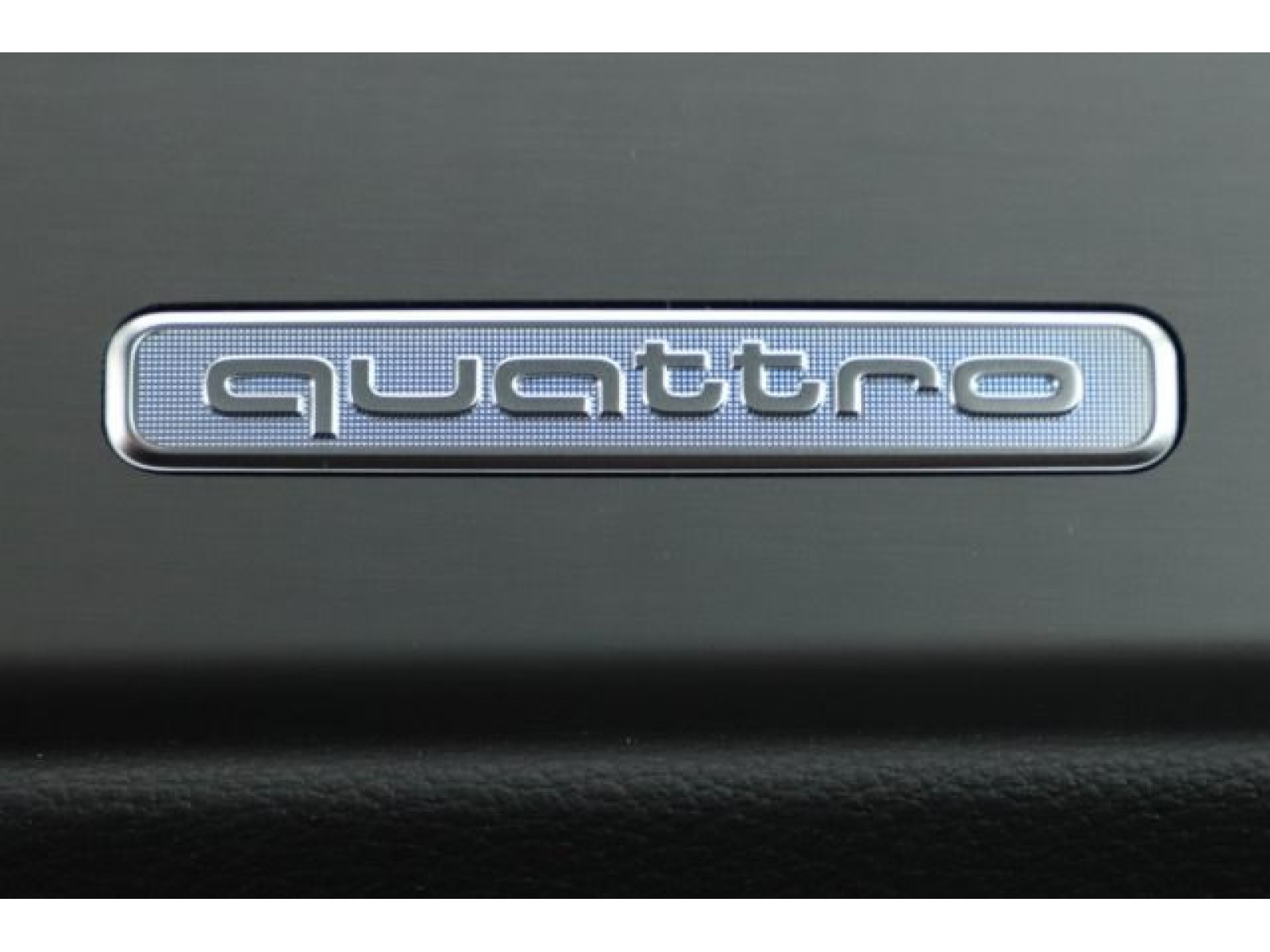 Audi - Q3_10