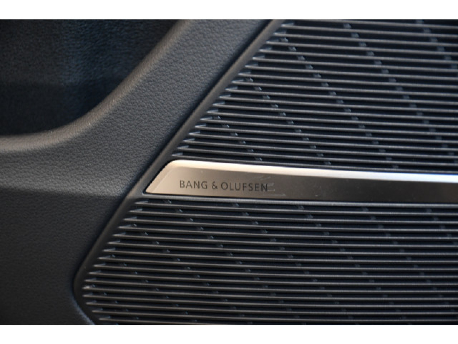 Audi - SQ8_9