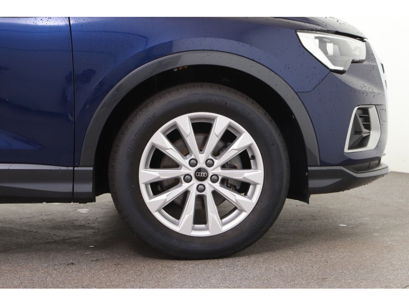 Audi - Q3_4