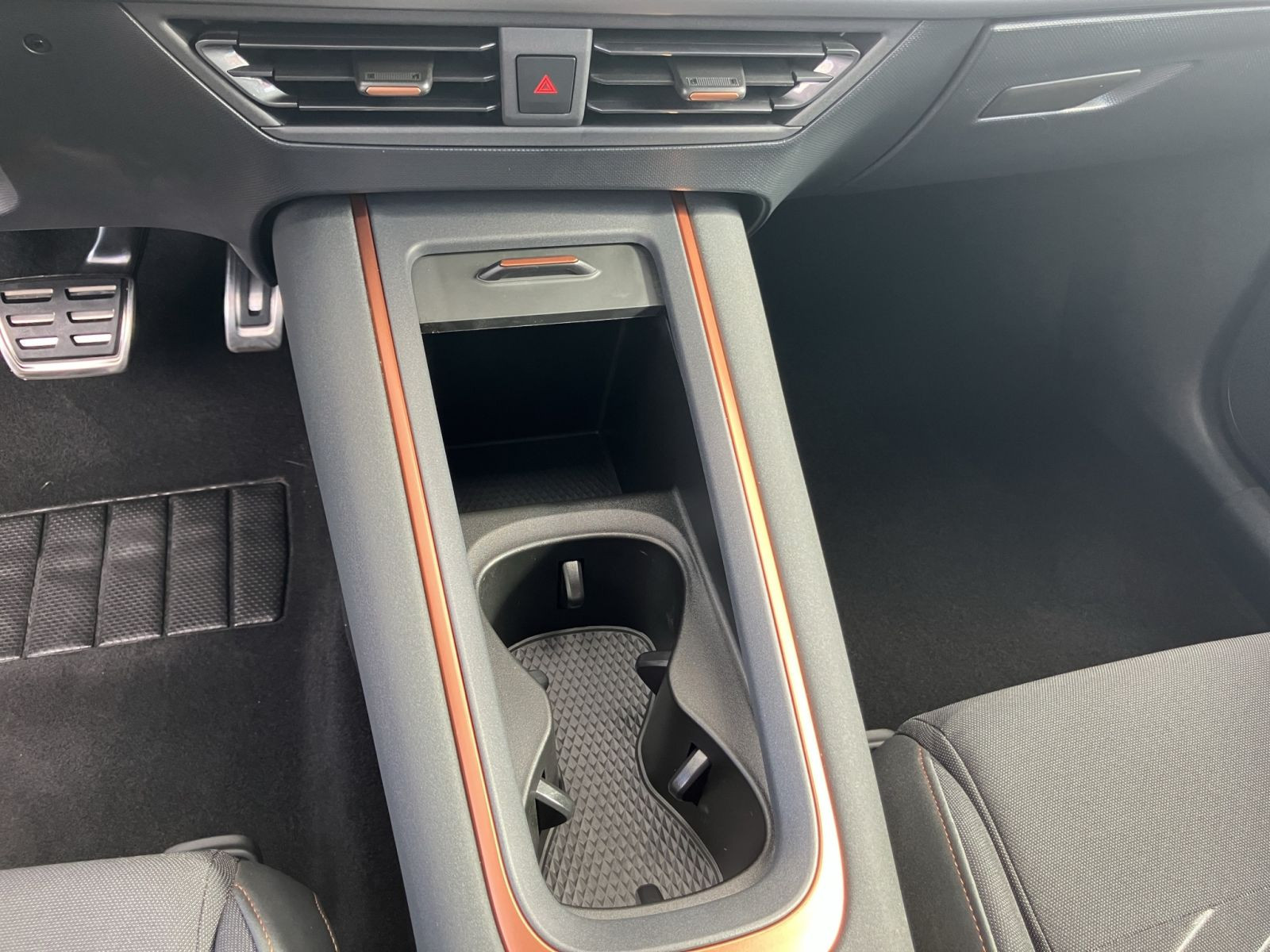 Cupra - Born_14