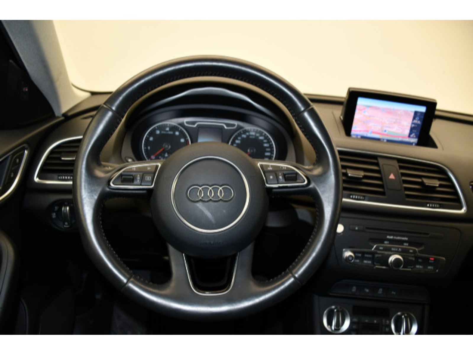 Audi - Q3_5