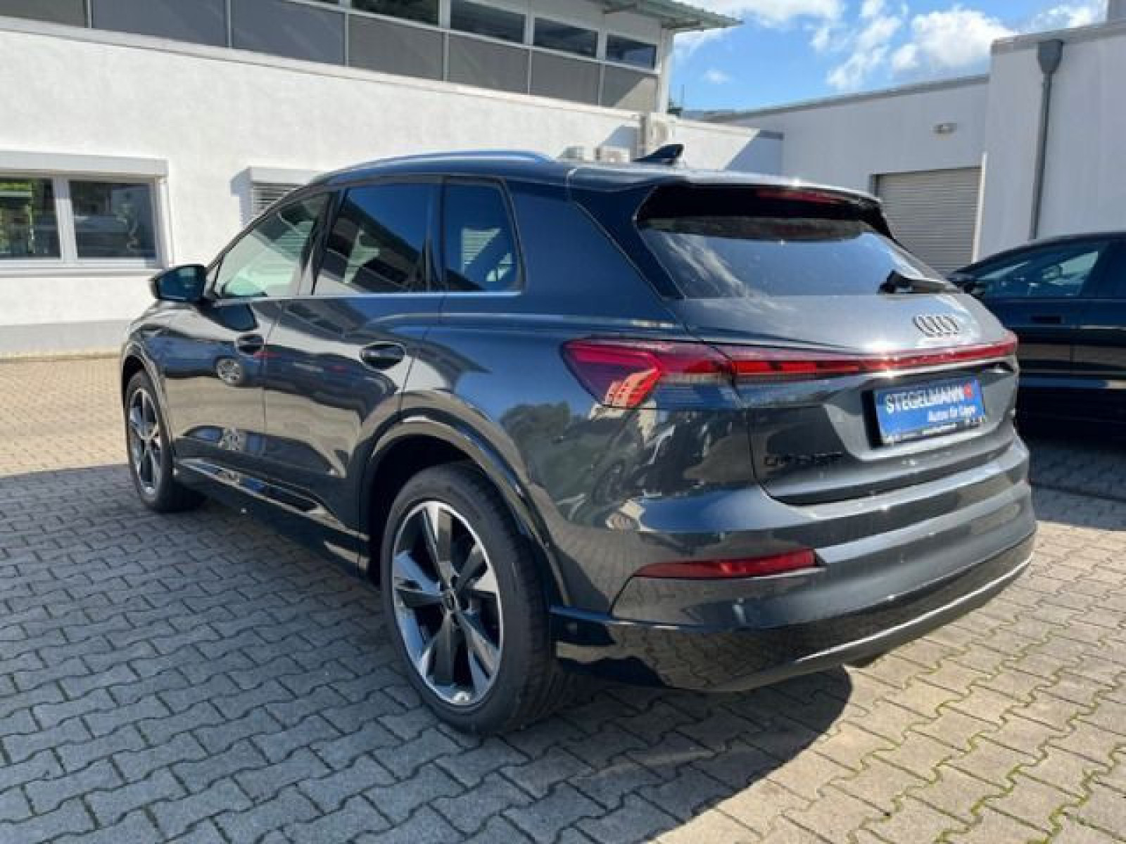 Audi - Q4 e-tron_5