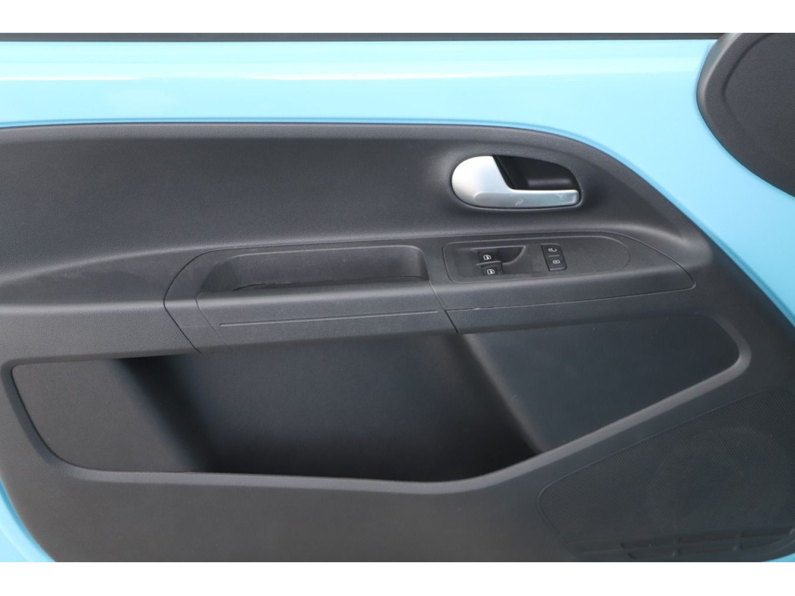 Volkswagen - e-up!_12