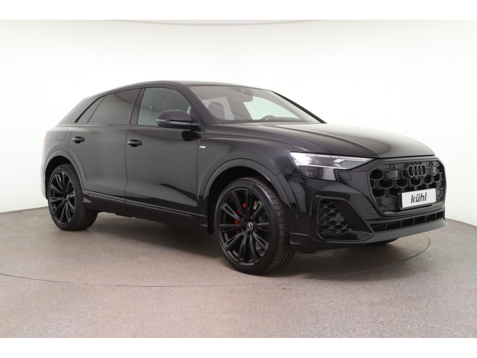 Audi - Q8_5