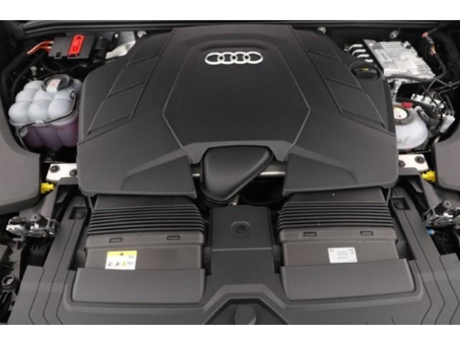 Audi - Q8_20