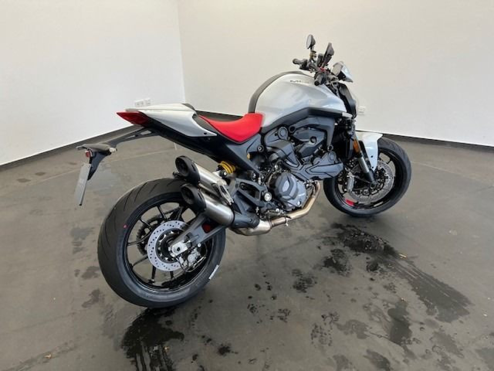 Ducati - Monster +_3