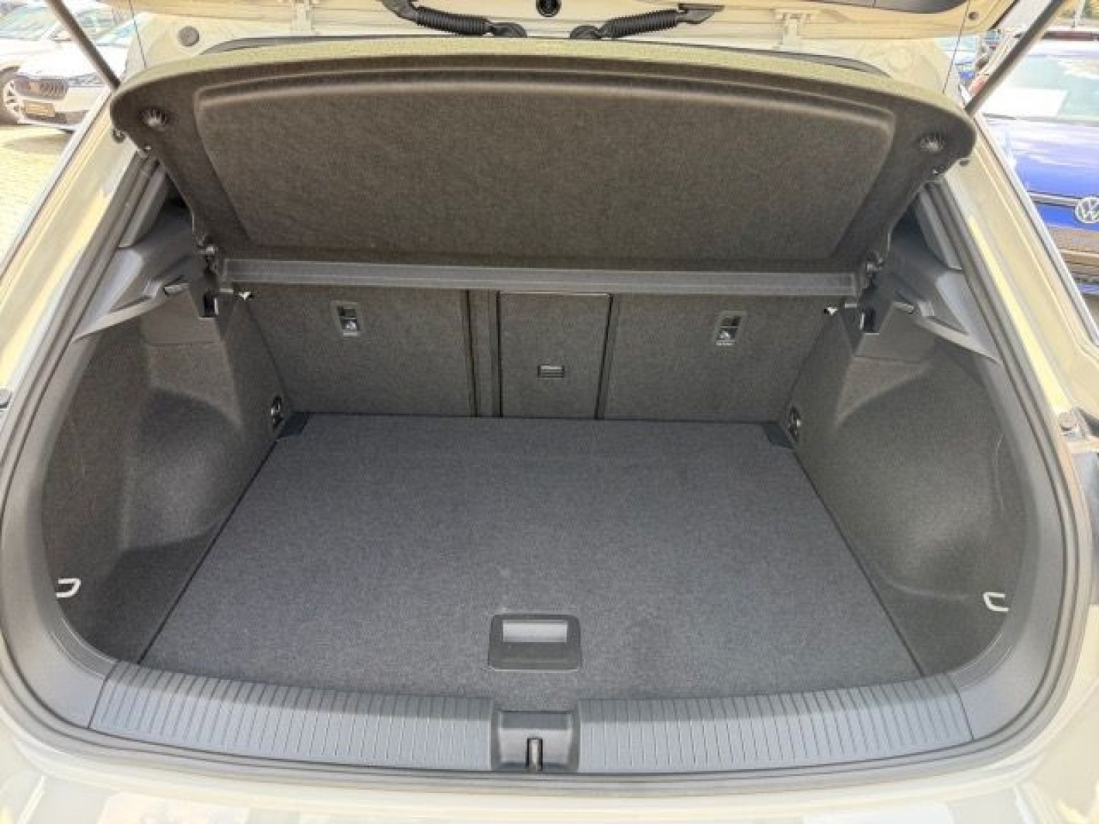 Volkswagen - T-Roc_16
