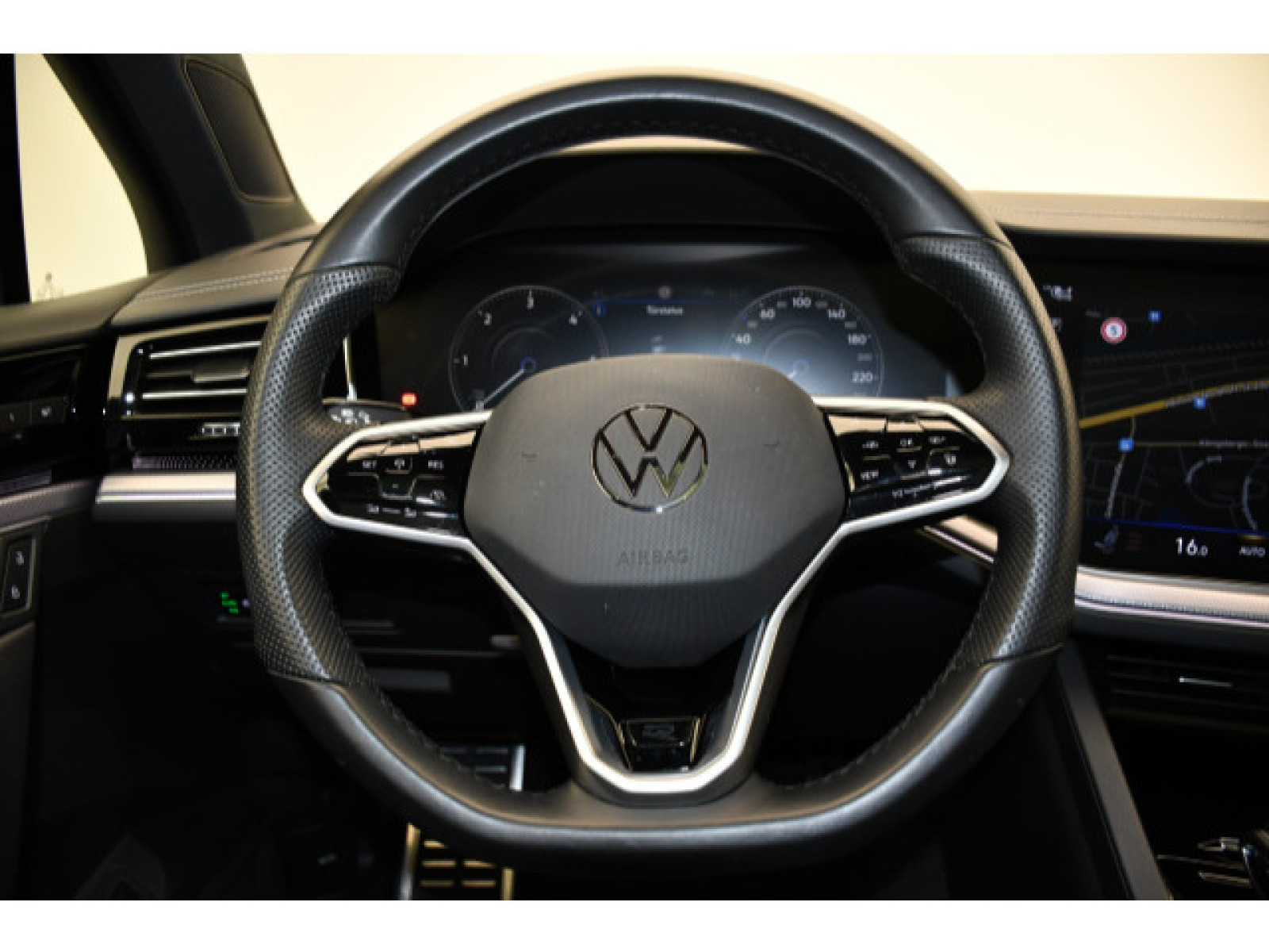 Volkswagen - Touareg_5