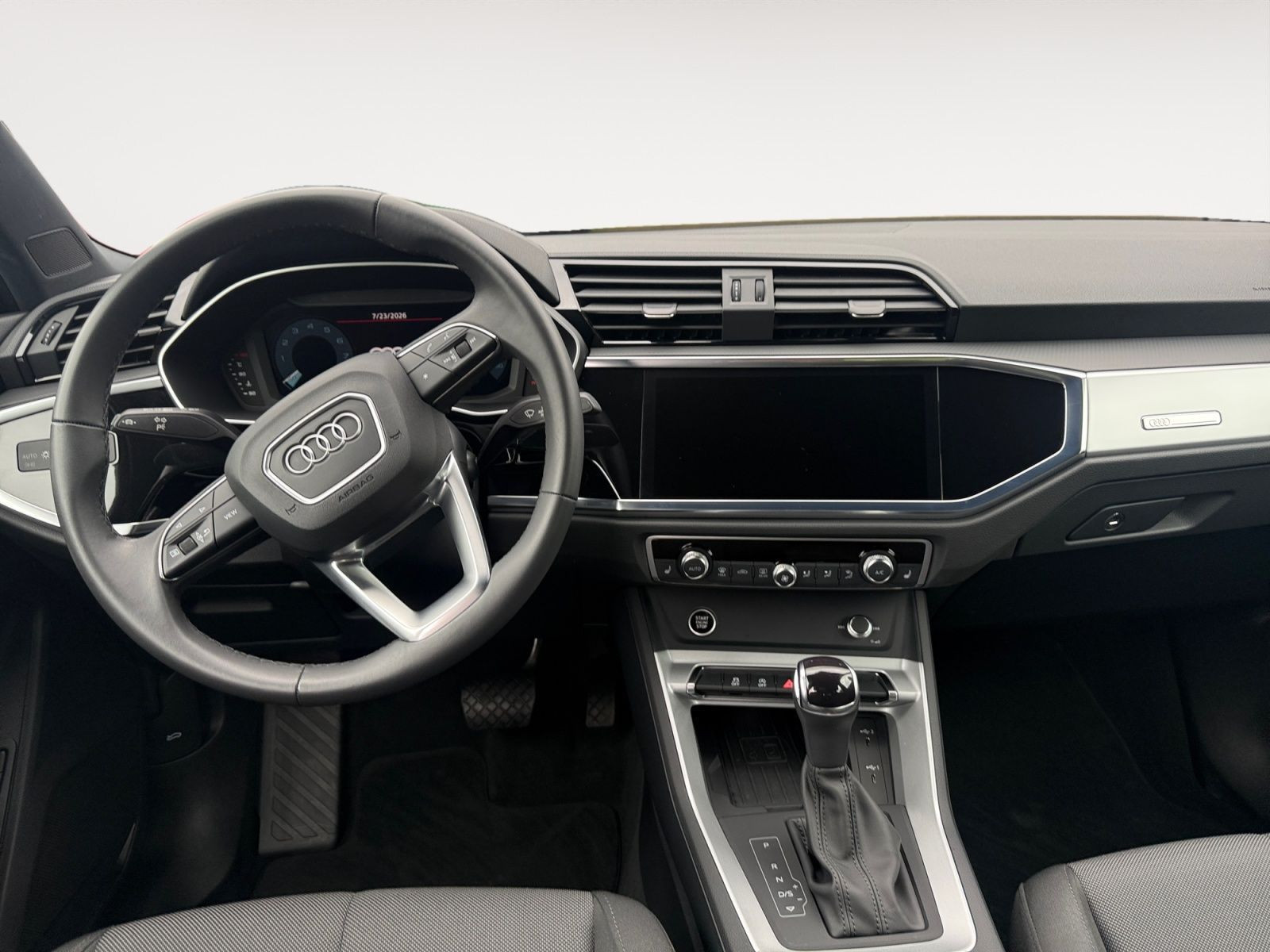 Audi - Q3_13