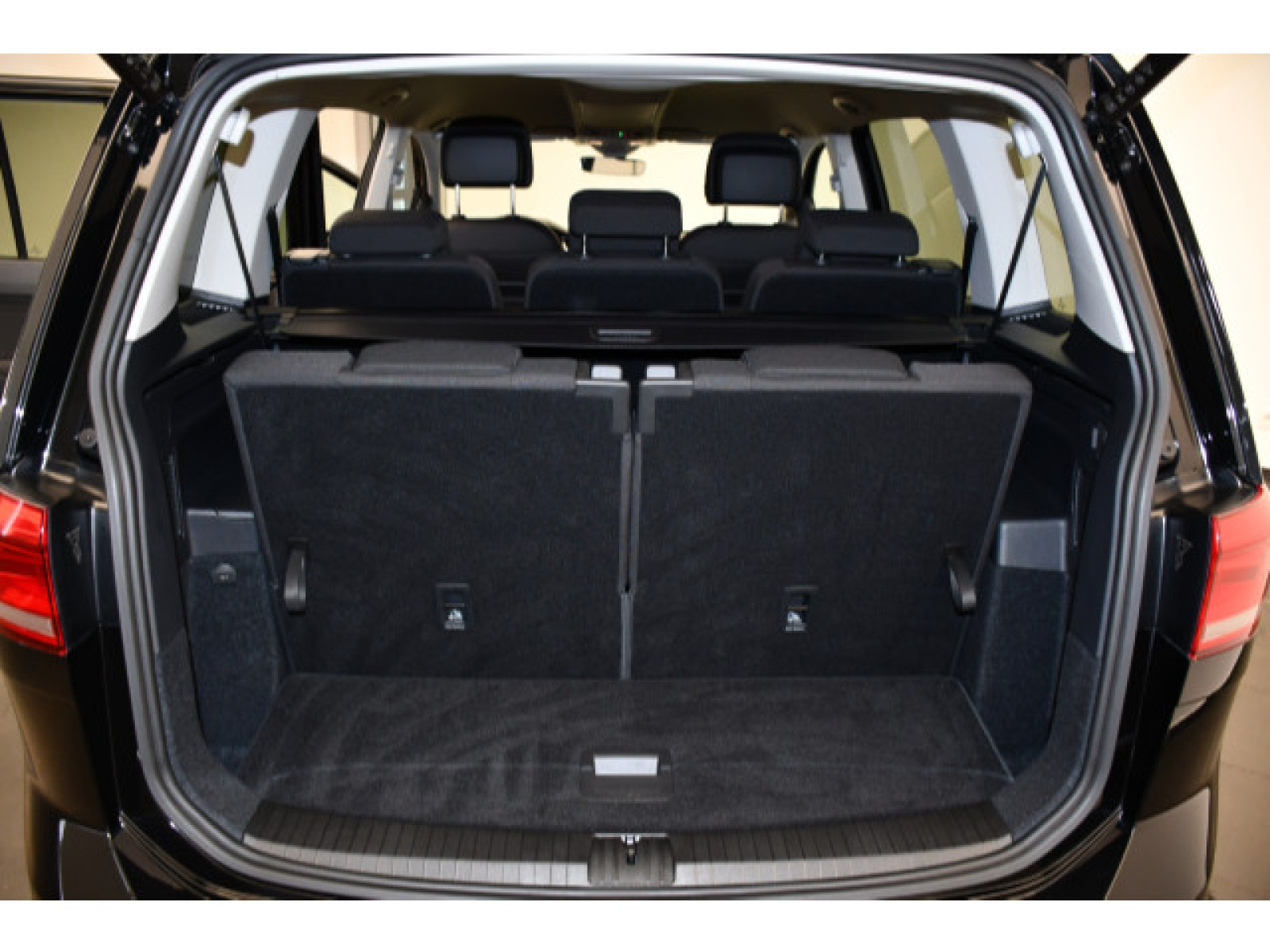 Volkswagen - Touran_10