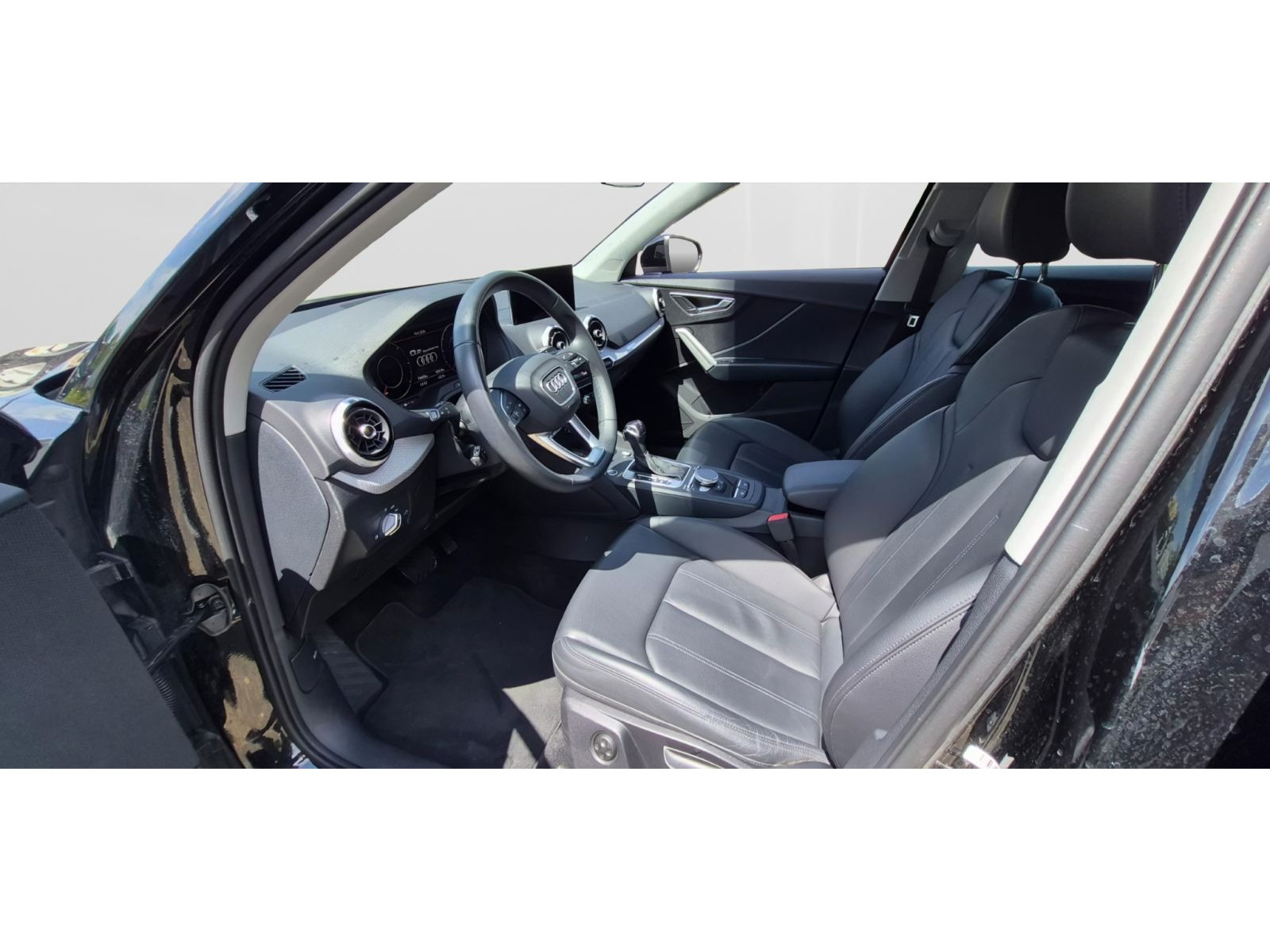 Audi - Q2_10