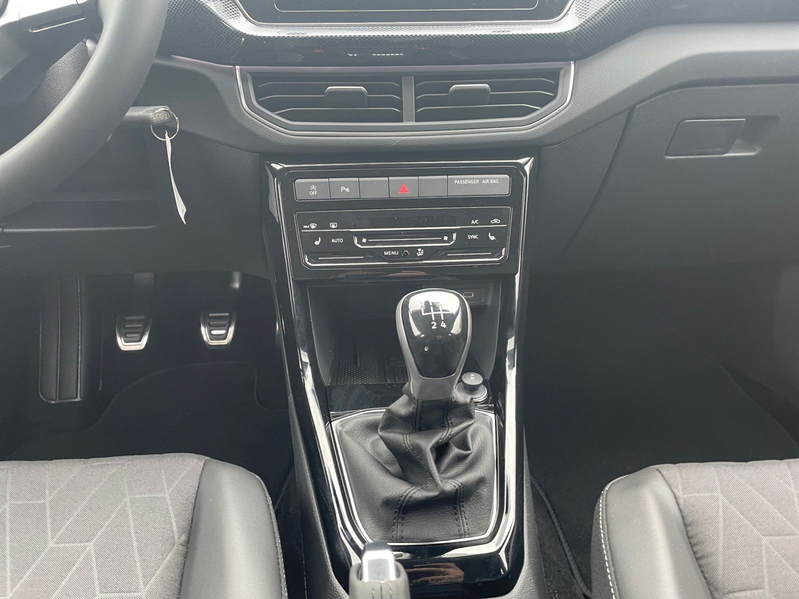 Volkswagen - T-Cross_12