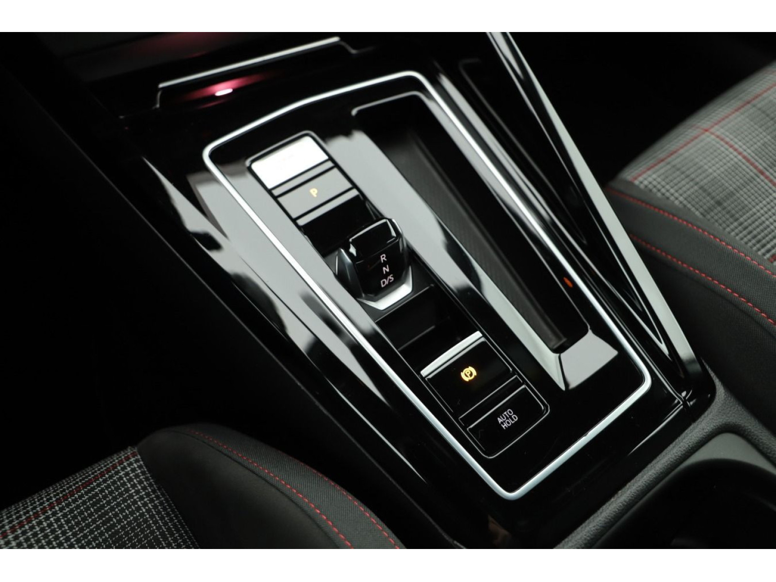 Volkswagen - Golf GTI_11