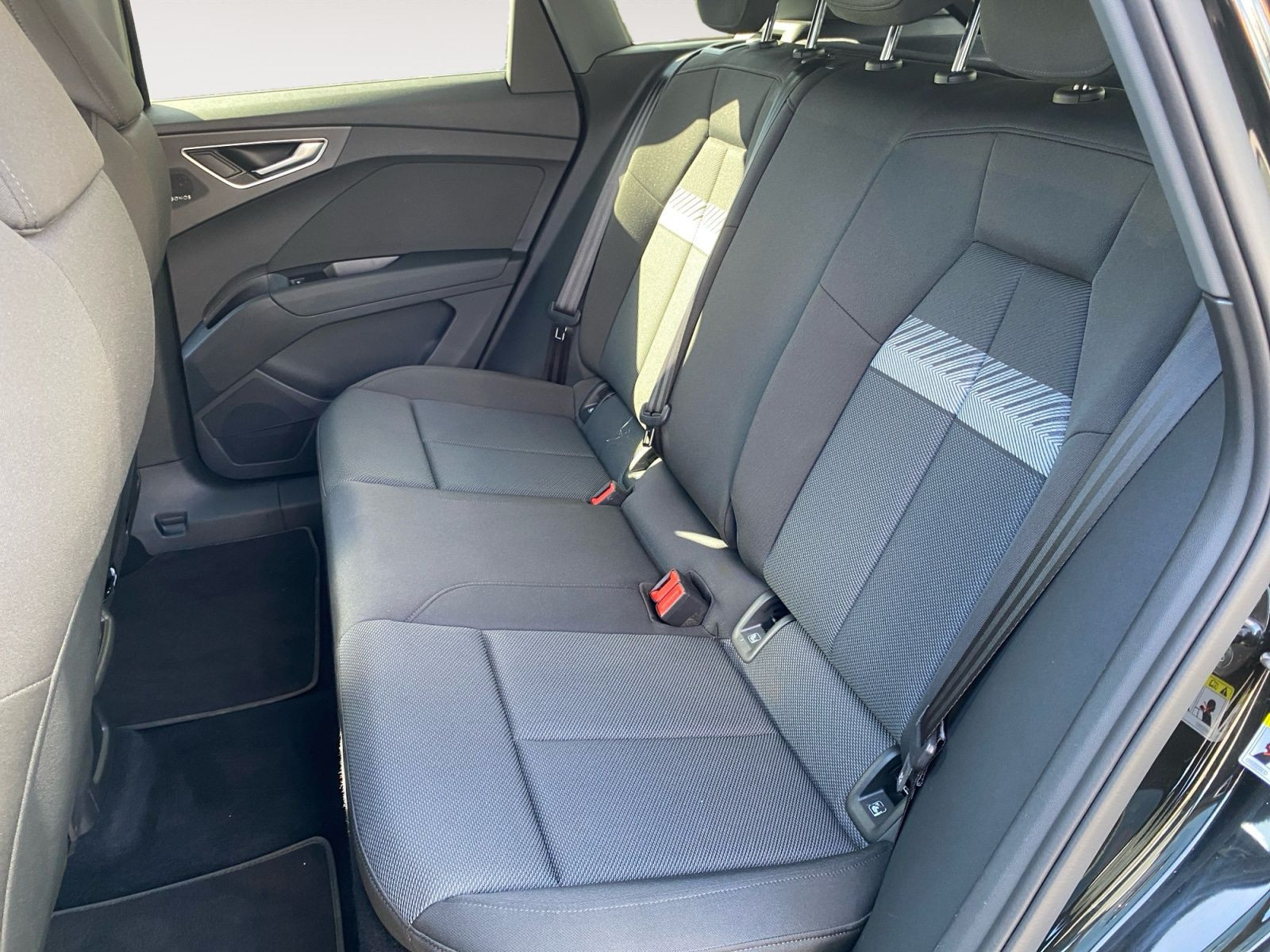 Audi - Q4 e-tron_14