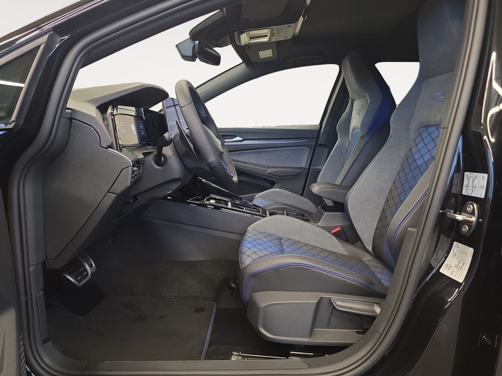 Volkswagen - Golf_11