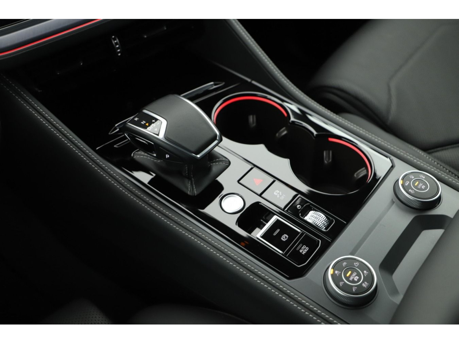 Volkswagen - Touareg_12