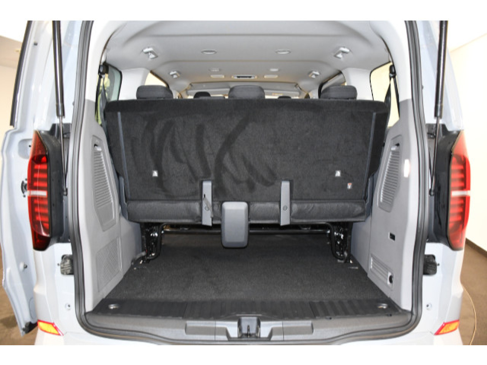 Volkswagen - T7 Caravelle_12