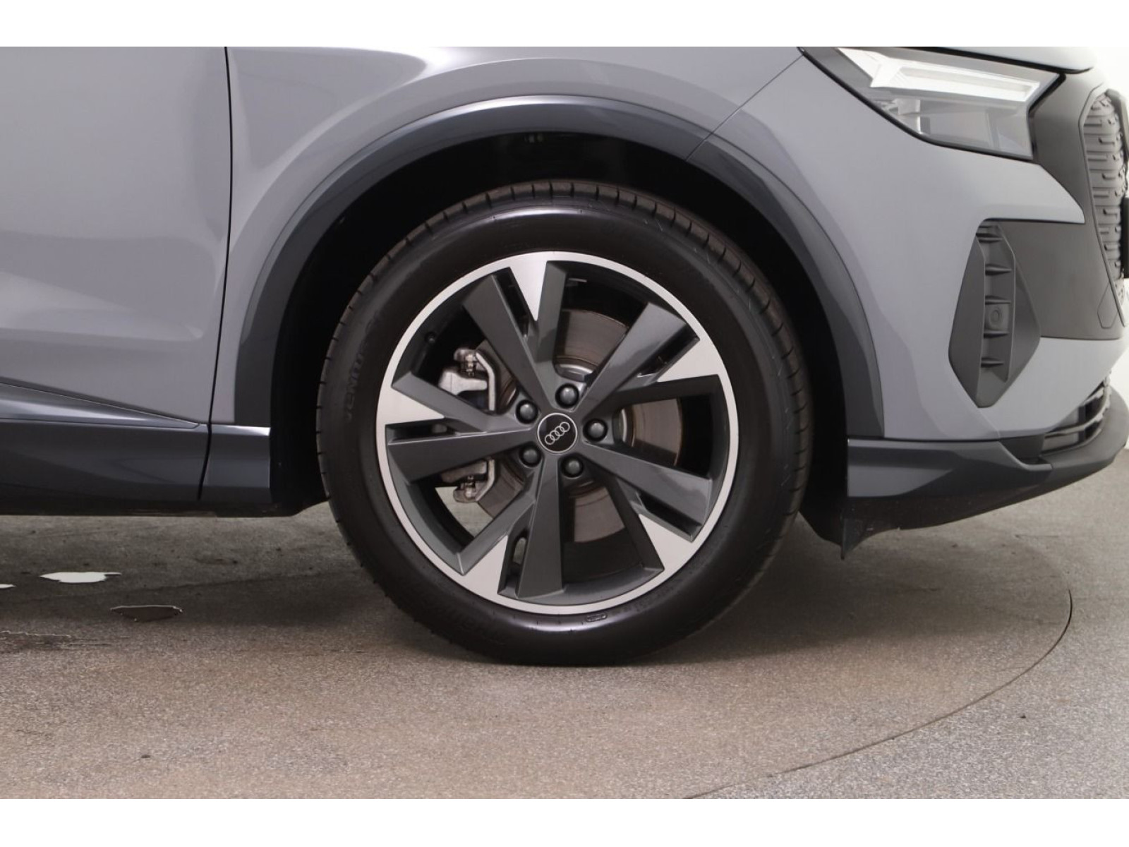 Audi - Q4 e-tron_4
