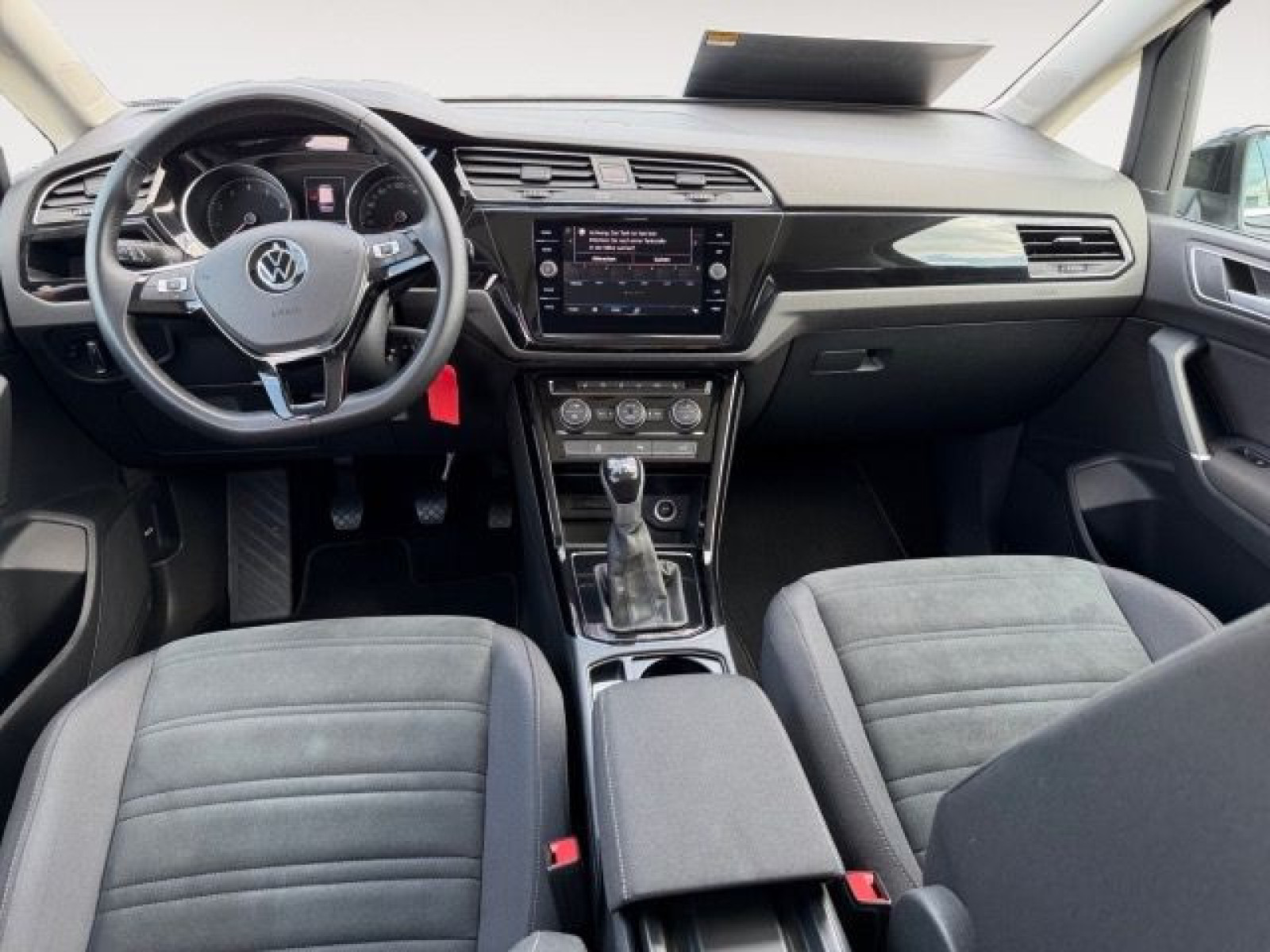 Volkswagen - Touran_10