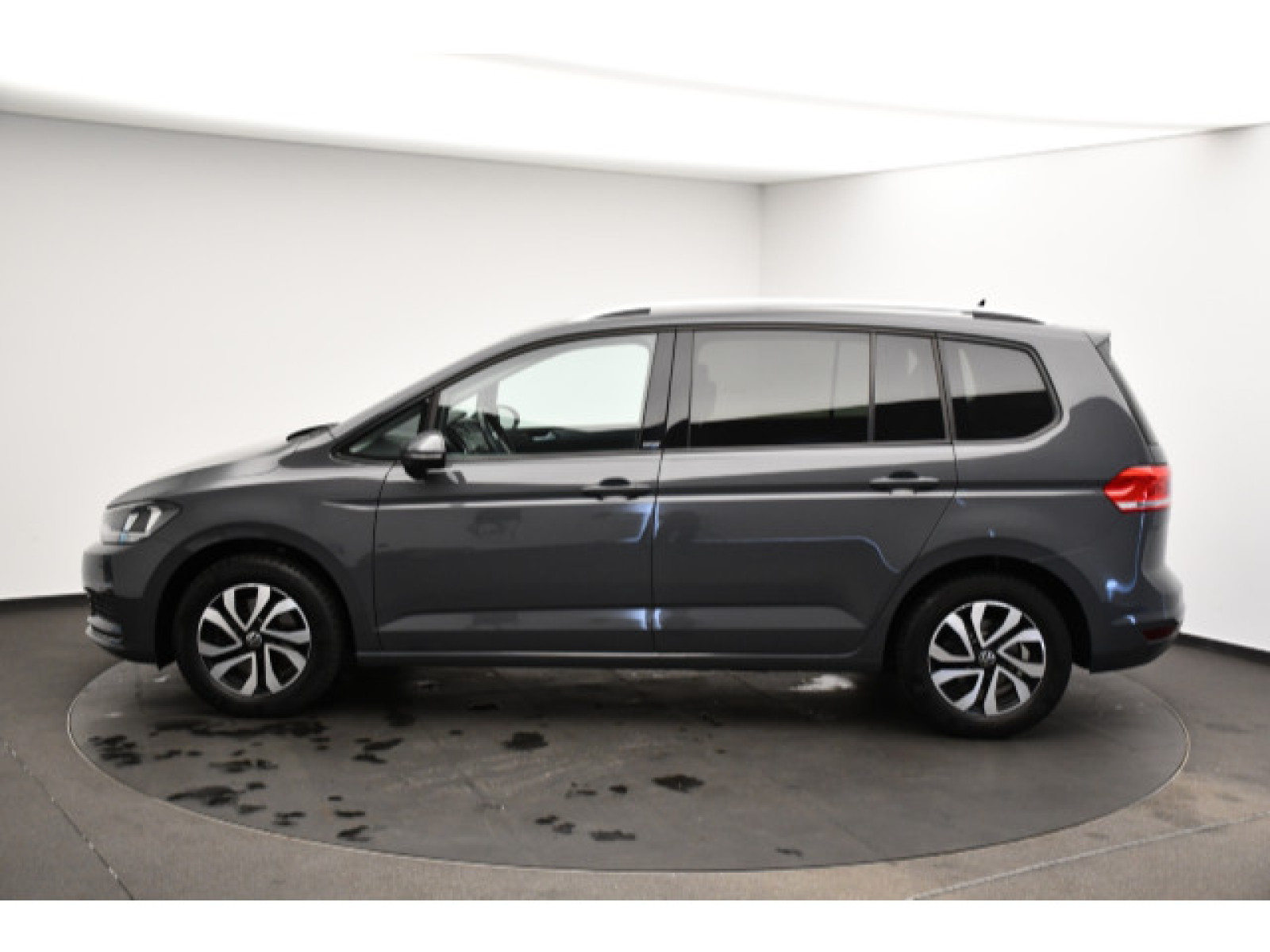 Volkswagen - Touran_14